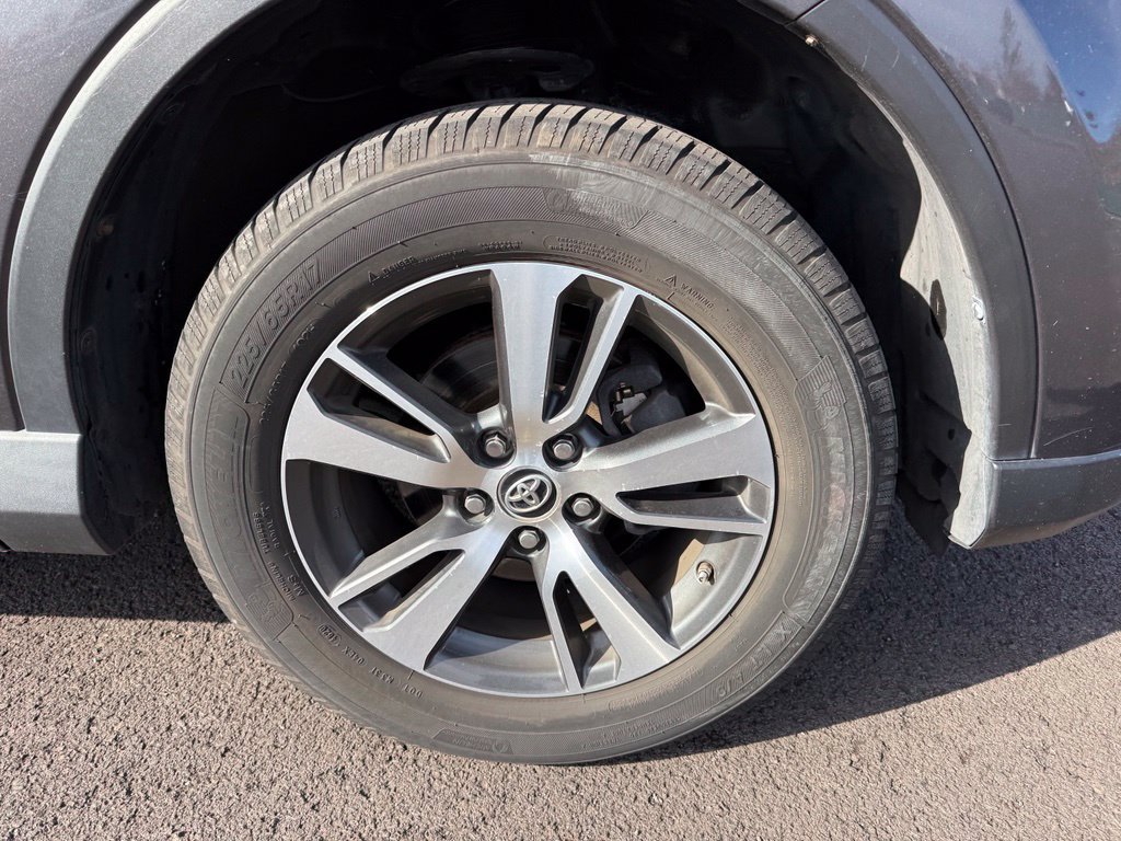 Used 2016 Magnetic Gray Metallic Toyota XLE image 26