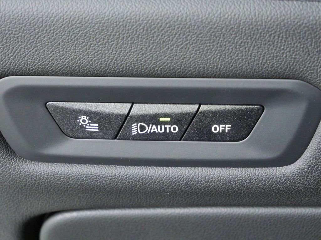 Used 2026 Skyscraper Grey Metallic BMW xDrive40i image 40