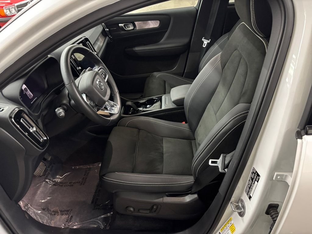 Certified Used 2023 Crystal White Volvo Ultimate image 10