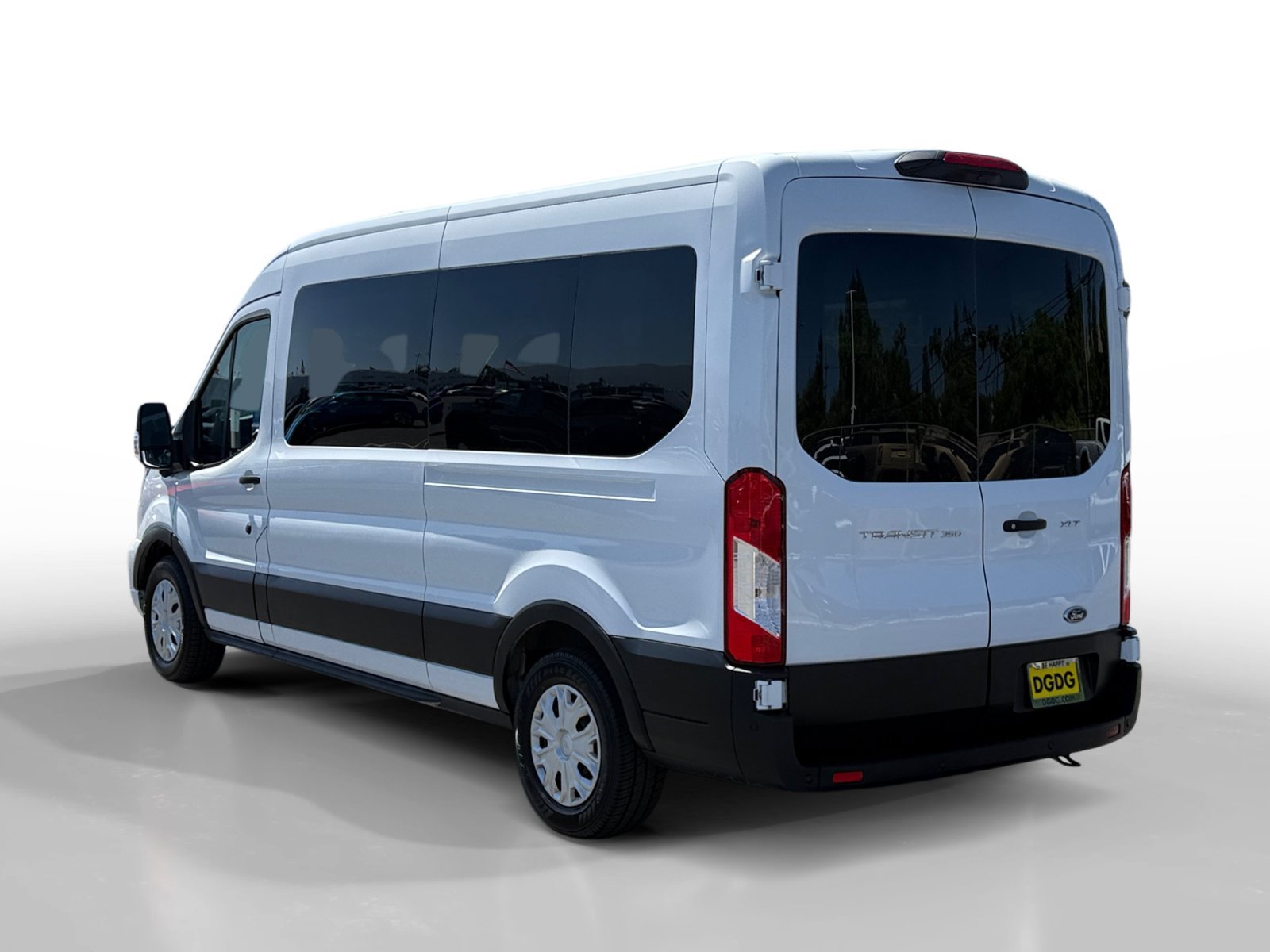 Used 2023 Oxford White Ford XLT image 3