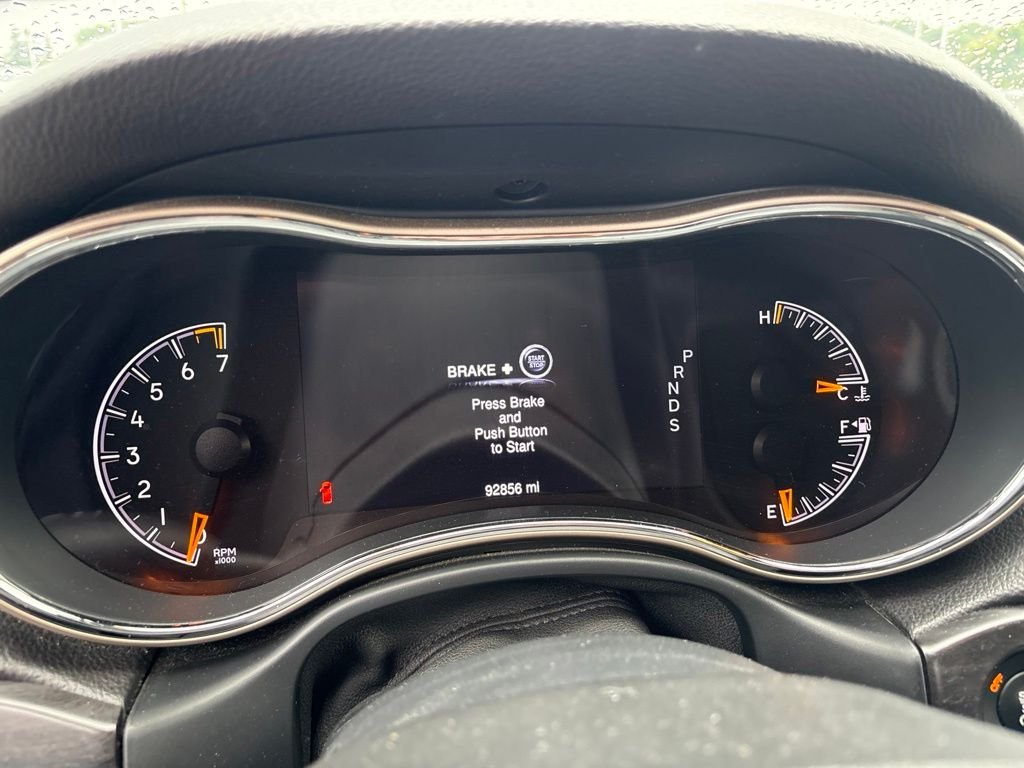 Used 2015 Silver Jeep Limited image 4