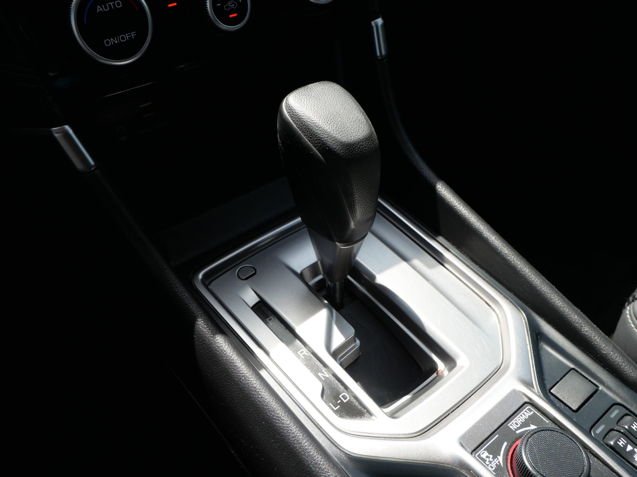 Used 2022 Ice Silver Metallic Subaru Premium image 24