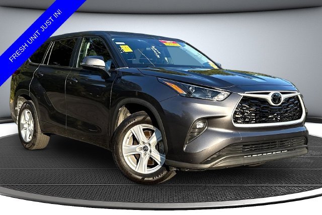 Used 2023 Gray Toyota LE image 3