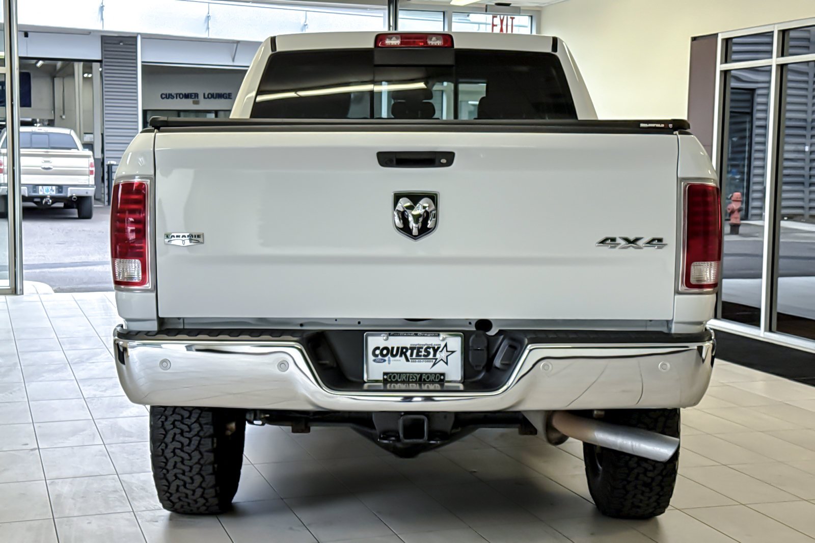 Used 2018 Bright White Clearcoat Ram Laramie image 5