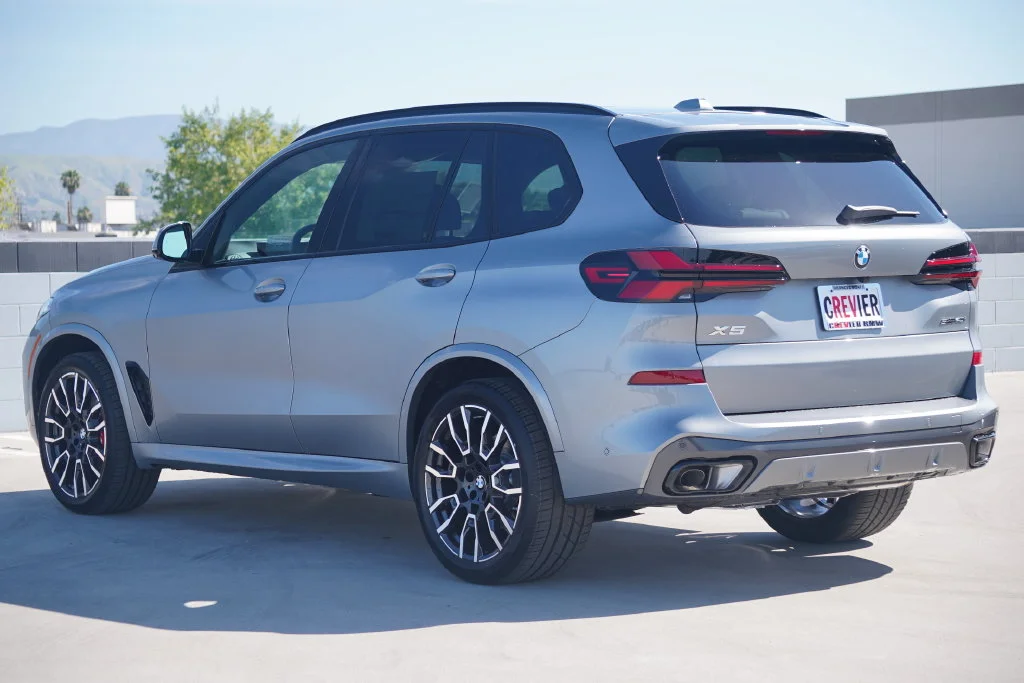 Used 2026 Gray BMW sDrive40i image 7