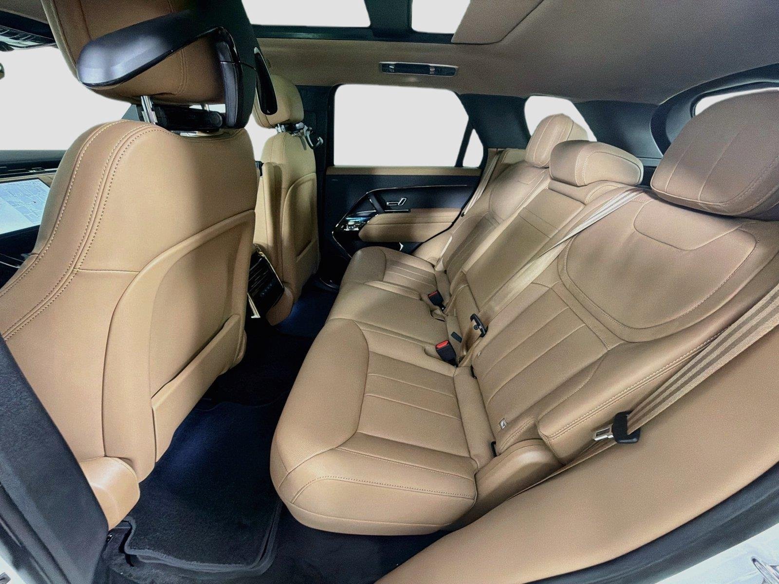 New 2026 Fuji White Land Rover SE image 25