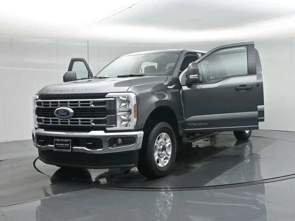 New 2026 Carbonized Gray Metallic Ford XLT image 30