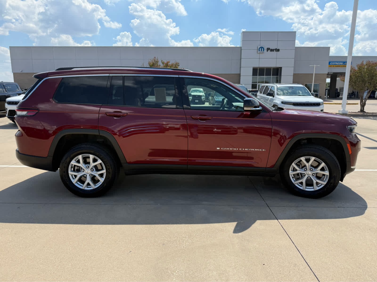 Used 2024 Velvet Red Pearlcoat Jeep Limited image 5