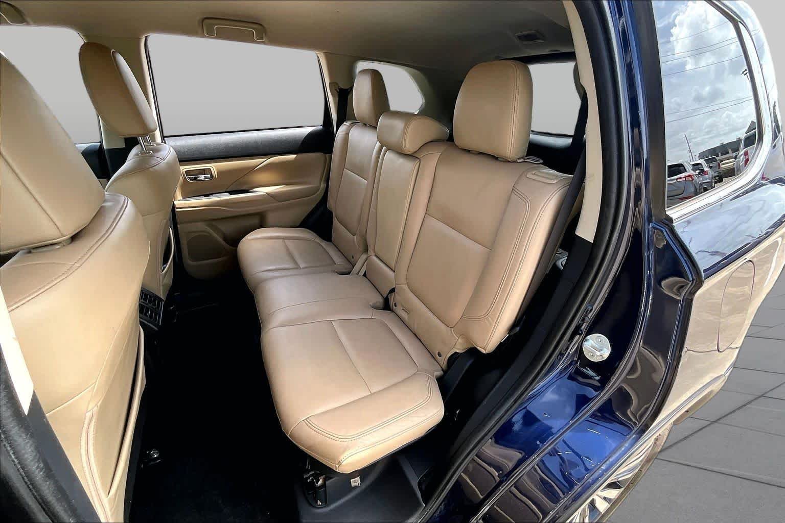 Used 2019 Cosmic Blue Metallic Mitsubishi SEL image 21