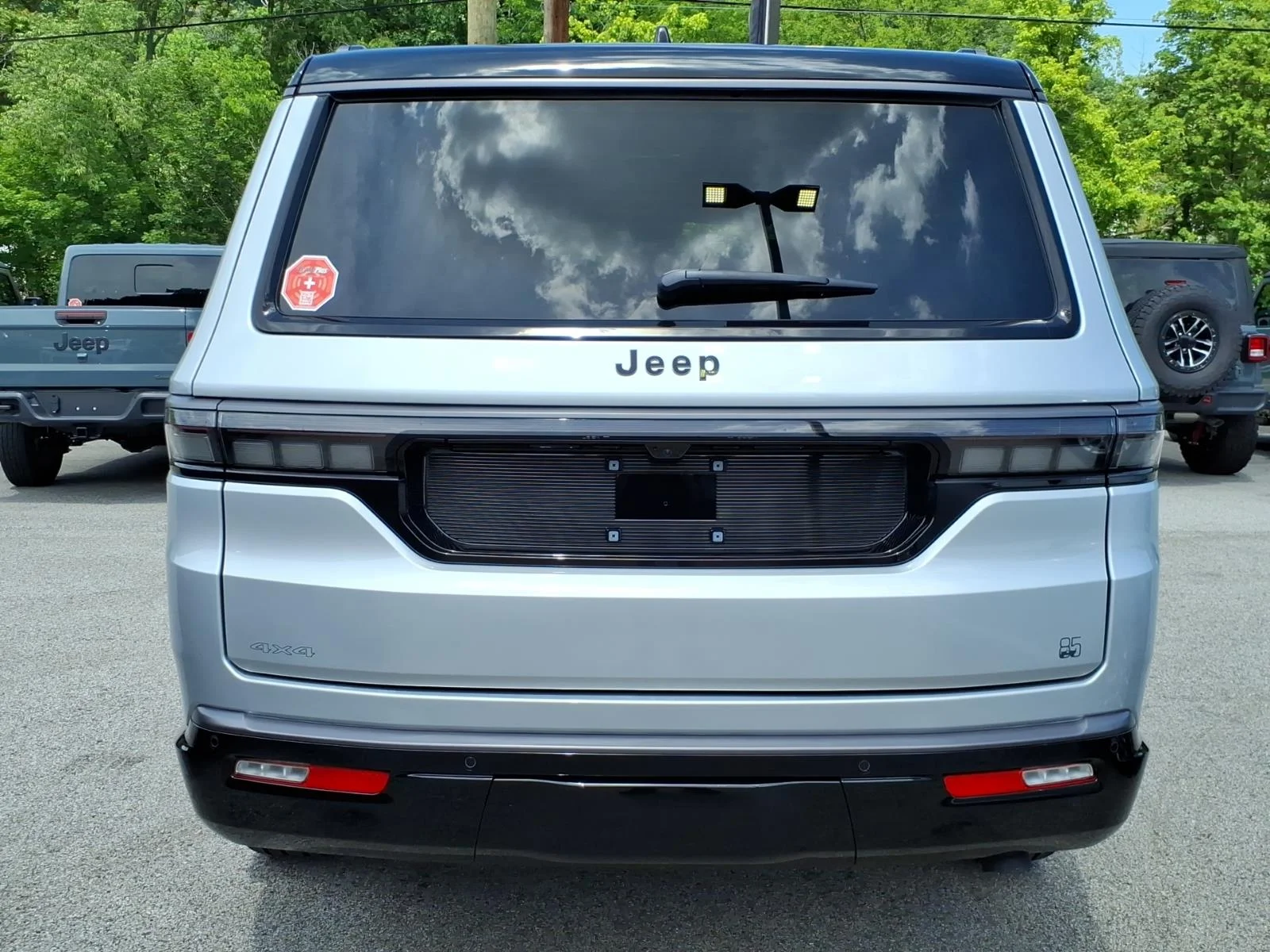 New 2026 Silver-Zynith Exterior Paint Jeep 85th Anniversary Edition image 3