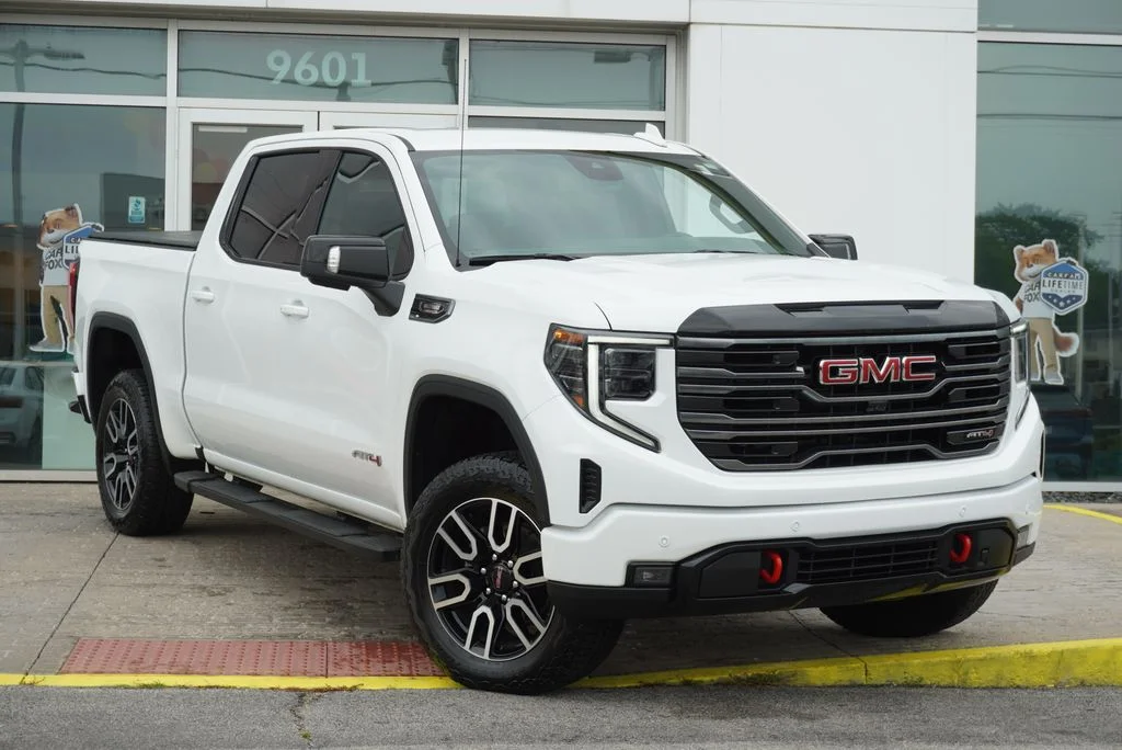 Used 2025 White GMC AT4 image 5