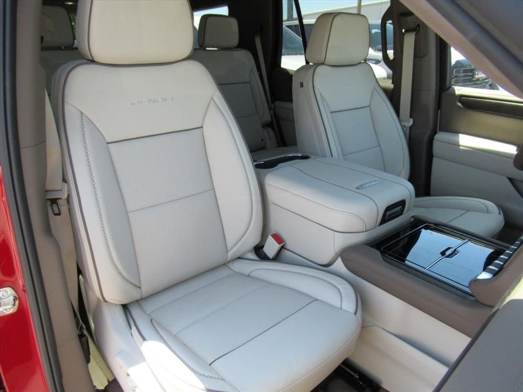 2026 GMC Yukon Denali - Photo 9