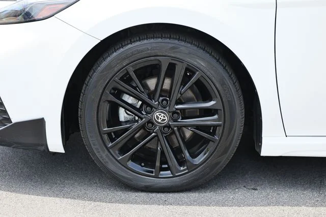 Used 2025 Ice Cap Toyota SE image 5