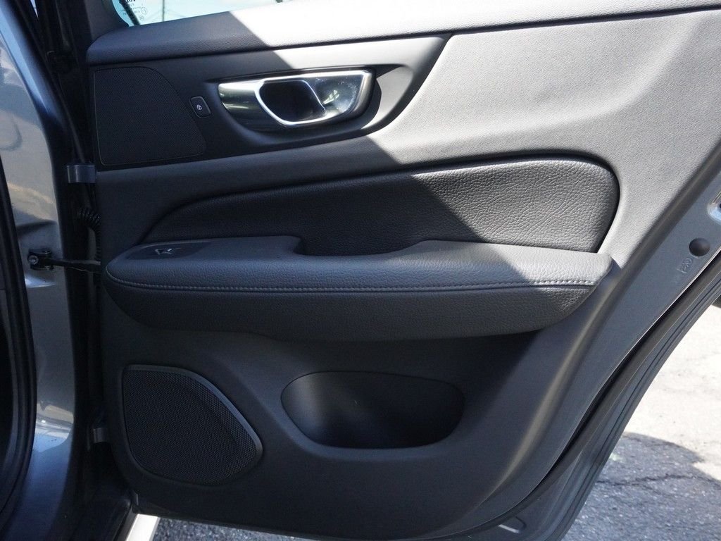 Used 2020 Gray Volvo T5 image 28