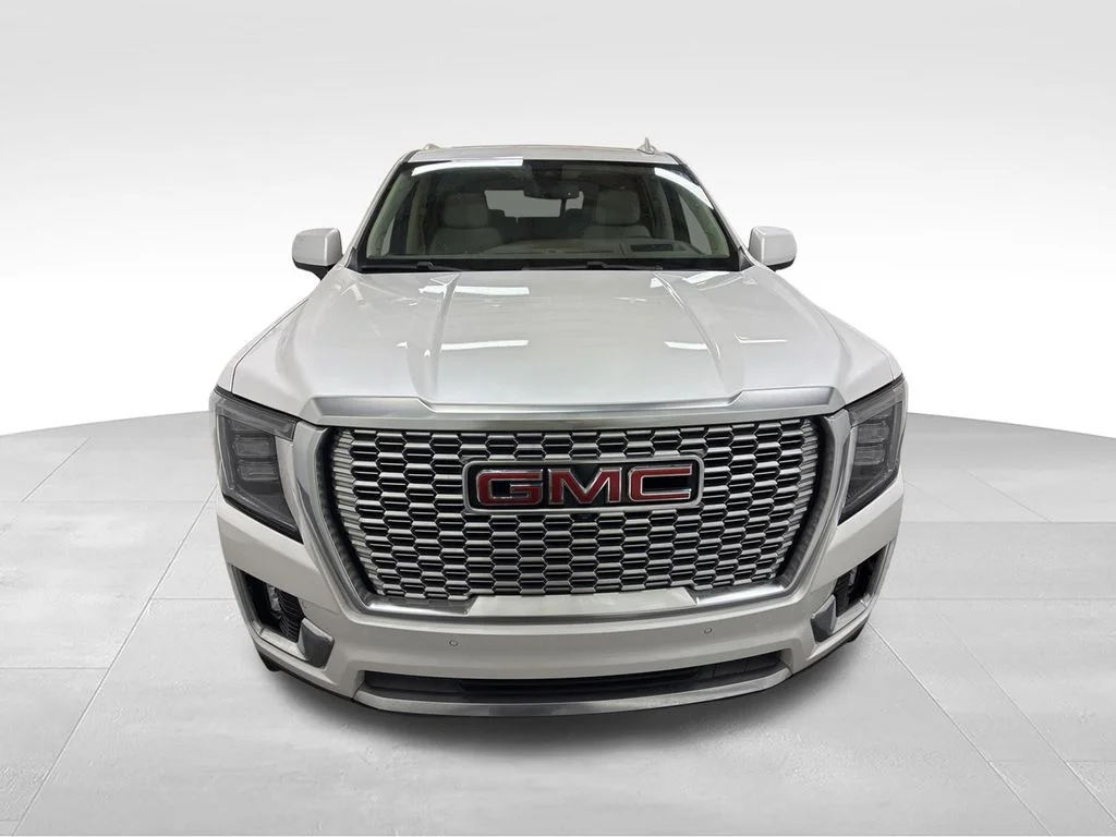 Used 2022 White GMC Denali image 3