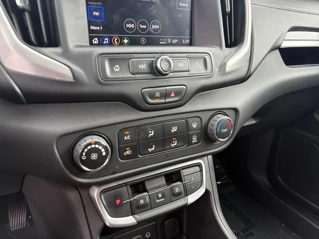 Used 2024 Summit White GMC SLE image 22