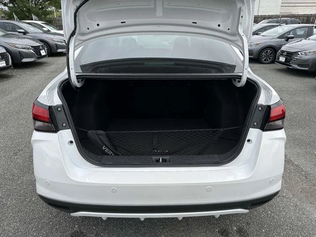 2025 Nissan Versa Sedan SR - Photo 12