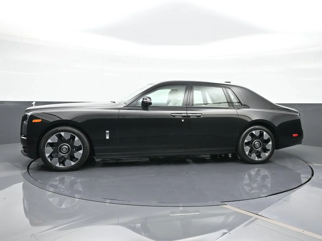 Used 2025 Black Rolls-Royce  image 3