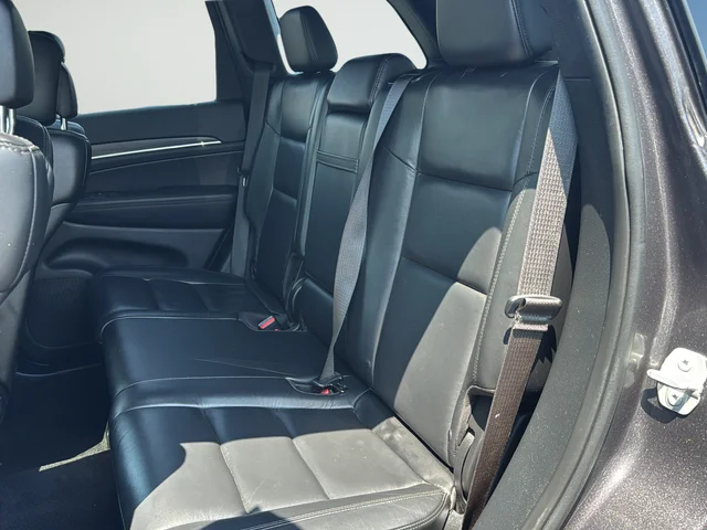 Used 2020 Gray Jeep Limited image 27