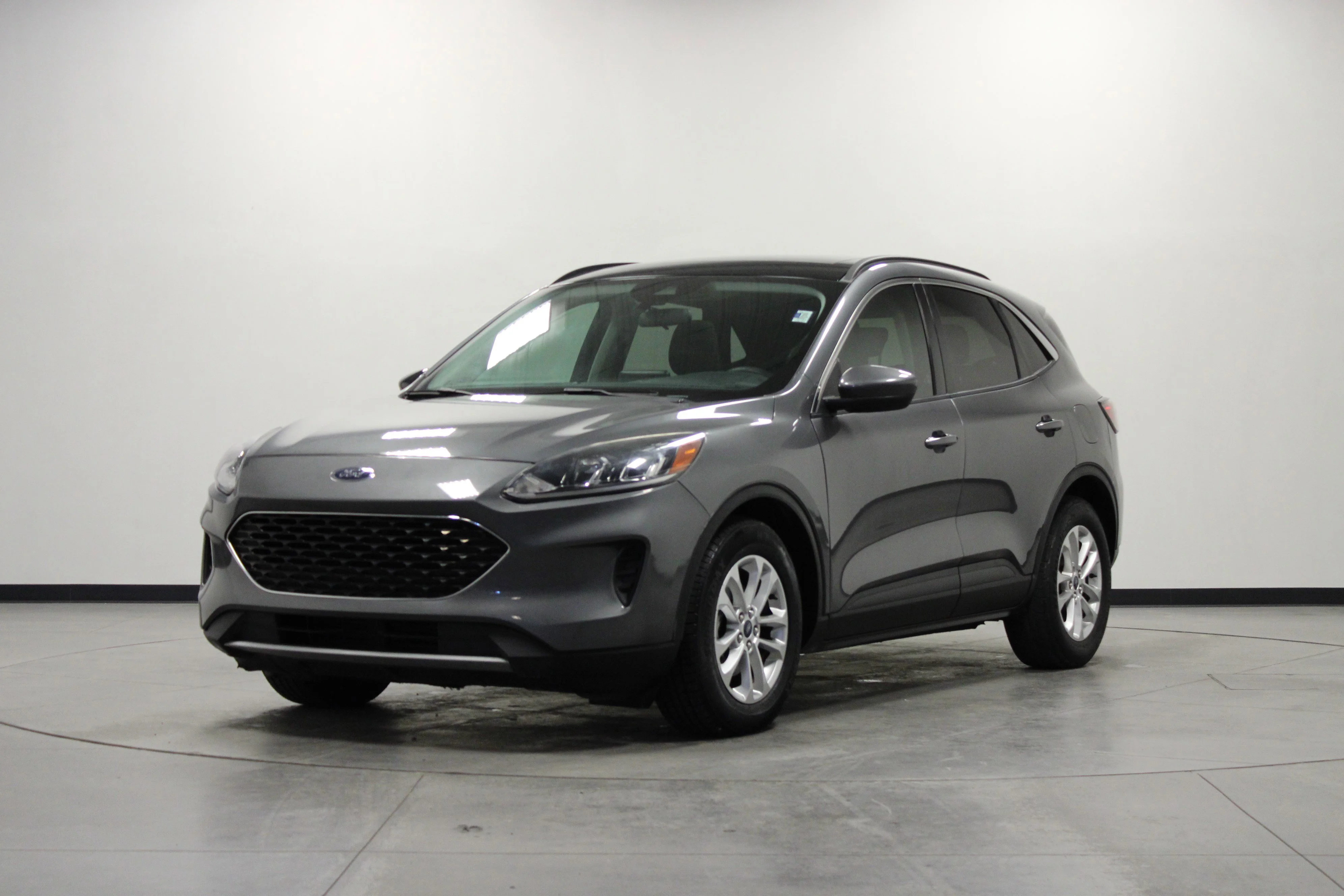Used 2021 Gray Metallic Ford SE image 8