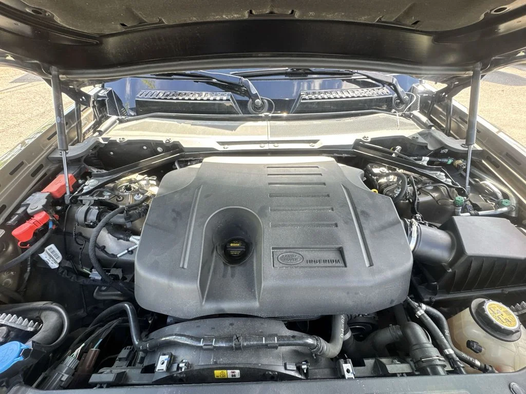 Used 2020  Land Rover X image 26