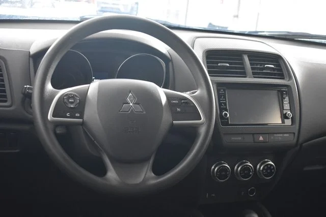 Used 2025 Gray Mitsubishi 2.0 ES image 20
