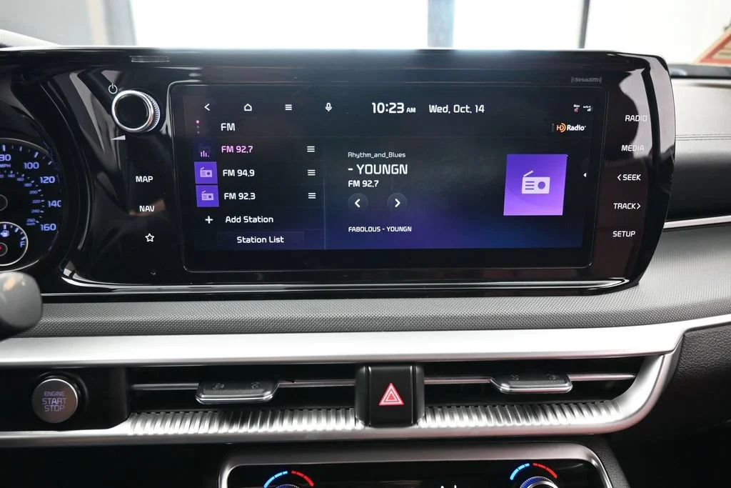 Used 2023 Wolf Gray Kia GT-Line image 23