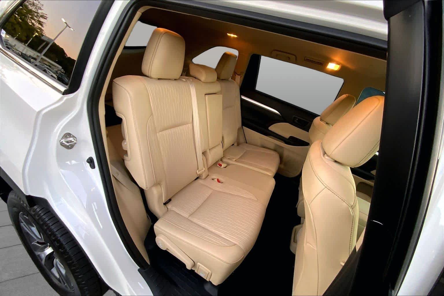 Used 2019 Blizzard Pearl Toyota LE Plus image 17
