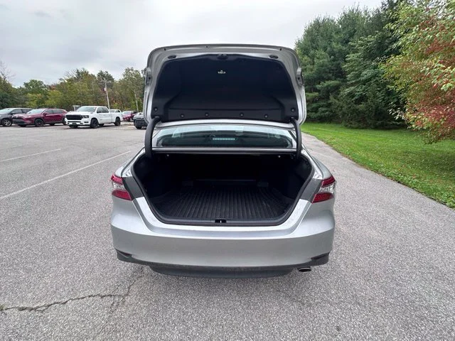 Used 2022 Silver Toyota XLE image 10