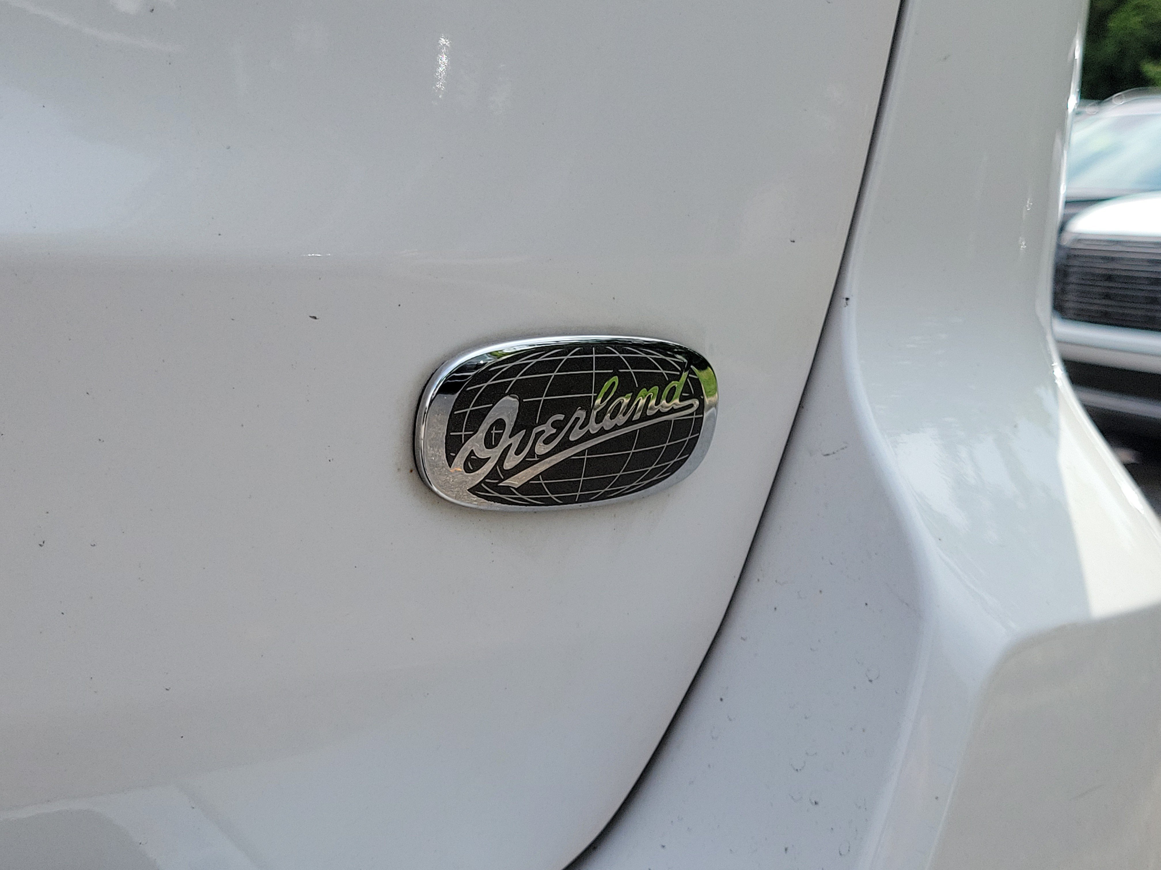 Used 2018 Ivory 3-Coat Jeep Overland image 7