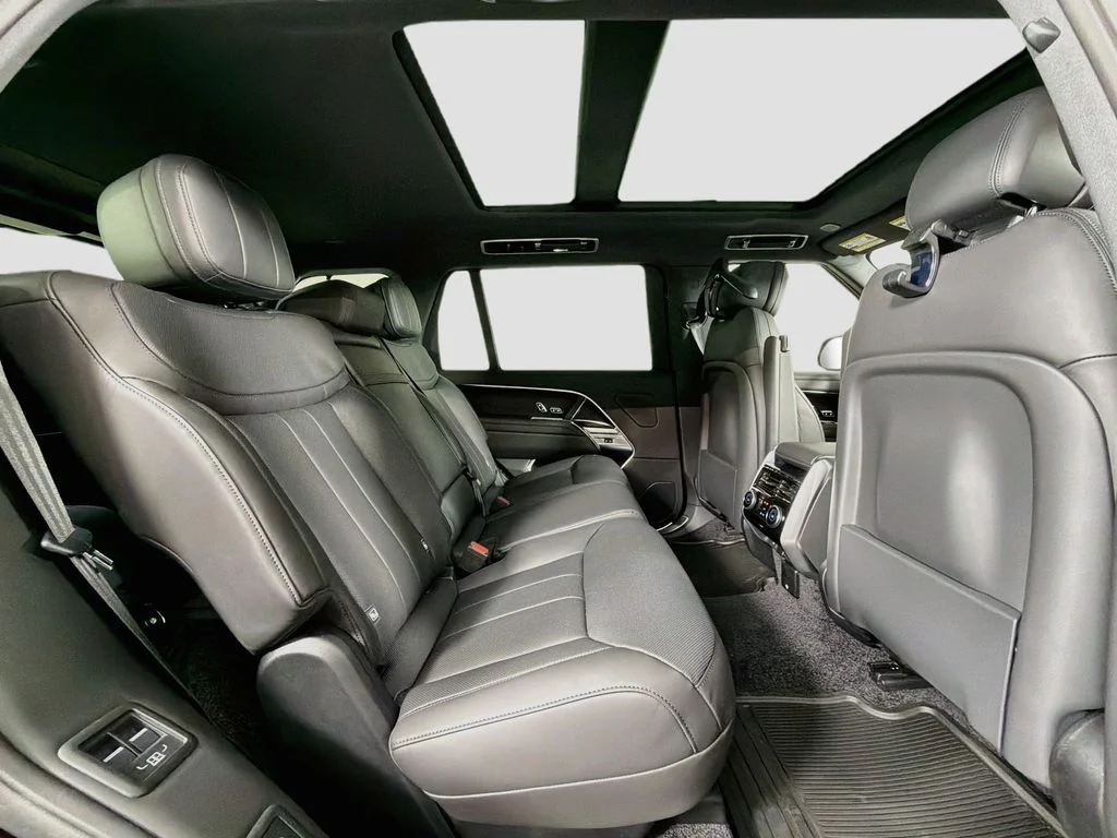 New 2026 Santorini Black Land Rover SE 7 Seats image 29