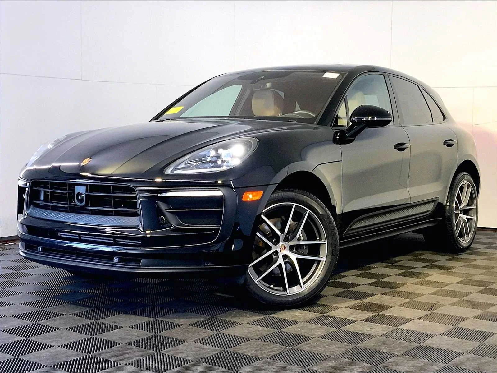 2023 Porsche Macan -'s photo