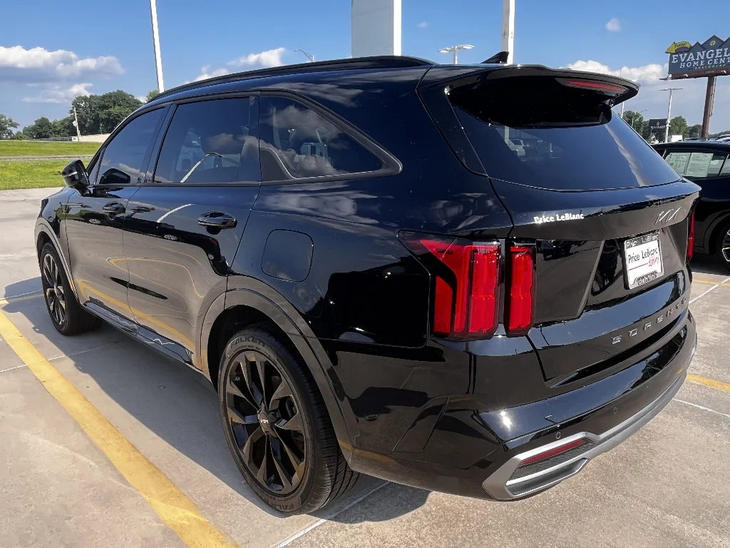 Used 2022 Ebony Black Kia SX Prestige image 5