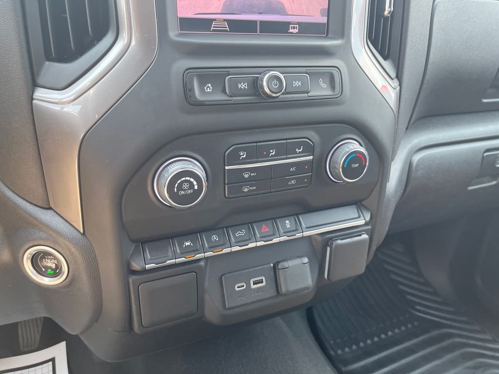 Used 2023 White Chevrolet Custom image 19