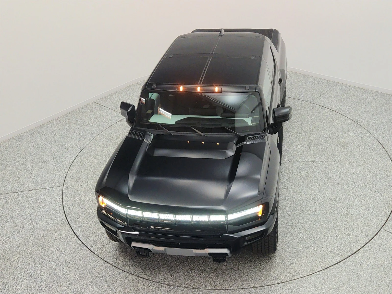 Used 2025 Void Black GMC e4WD Crew Cab 3X image 23