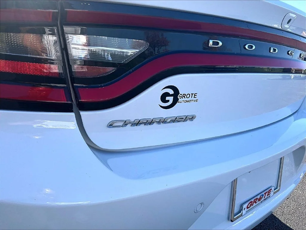 Used 2022 White Dodge SXT image 8