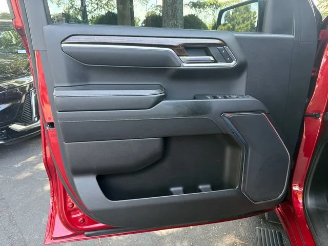 Used 2023 VOLCANIC RED TINTCOAT GMC Elevation image 10