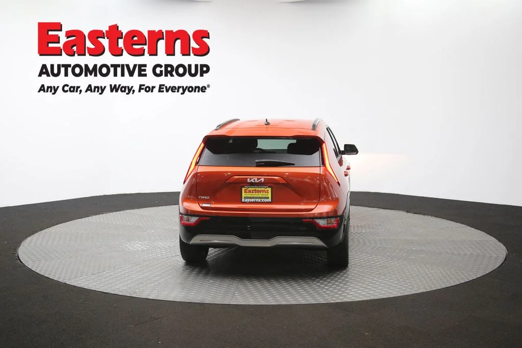 Used 2023 Red Kia Wind image 36