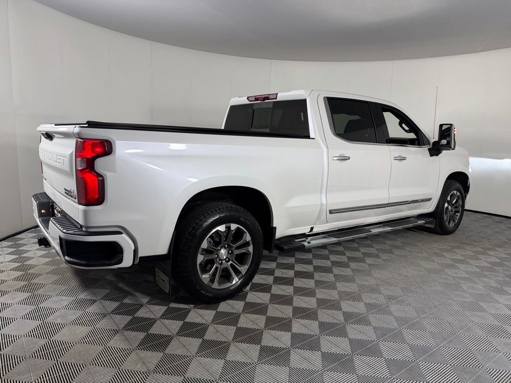Used 2023 Beige Chevrolet High Country image 5