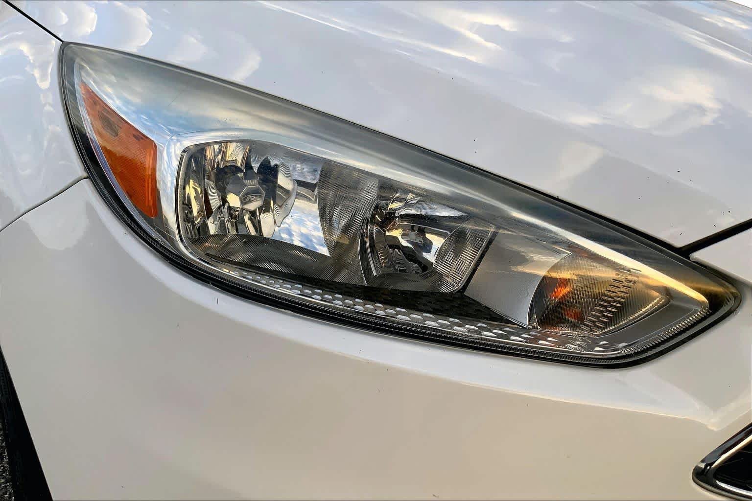 Used 2017 Oxford White Ford SE image 27