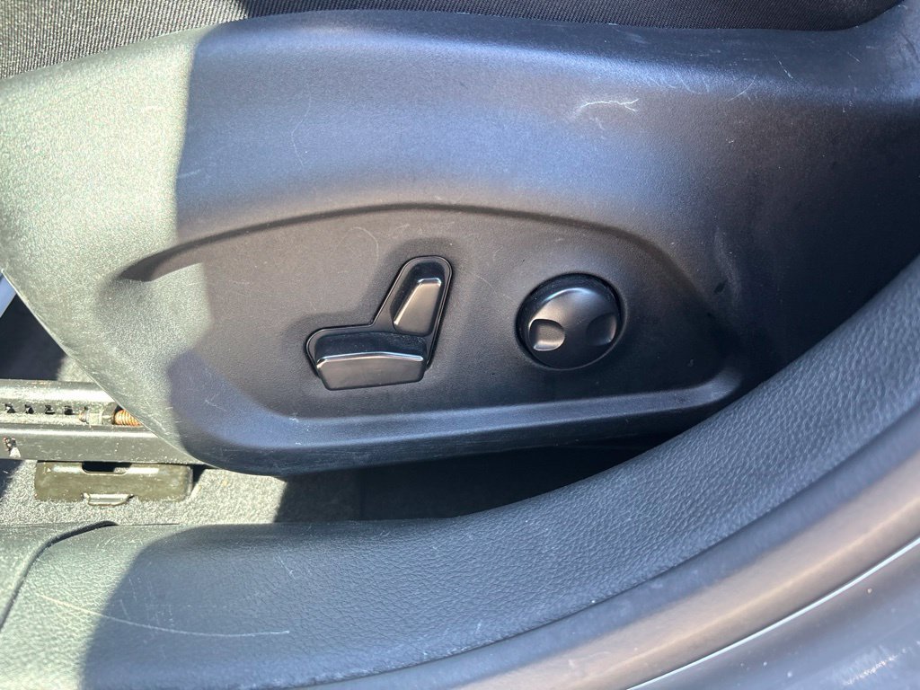Used 2024 Gray Jeep Limited image 18