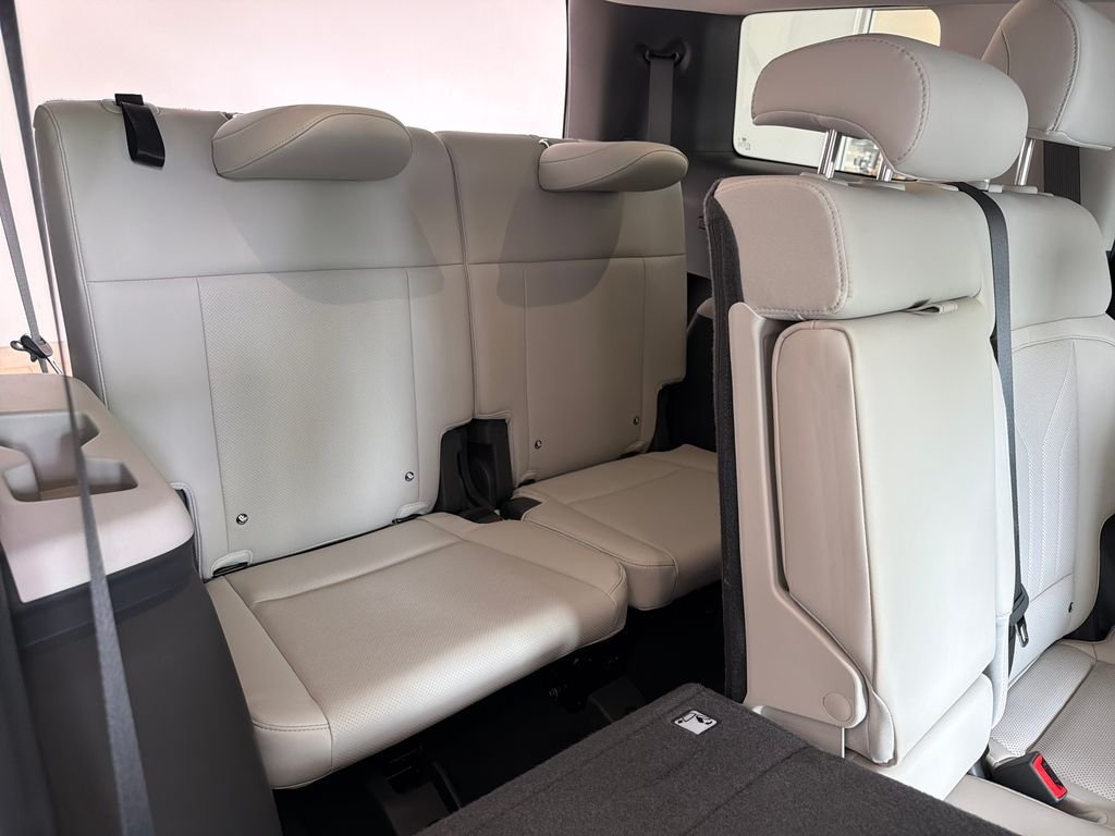 Used 2025 Hampton Gray Hyundai SEL image 28