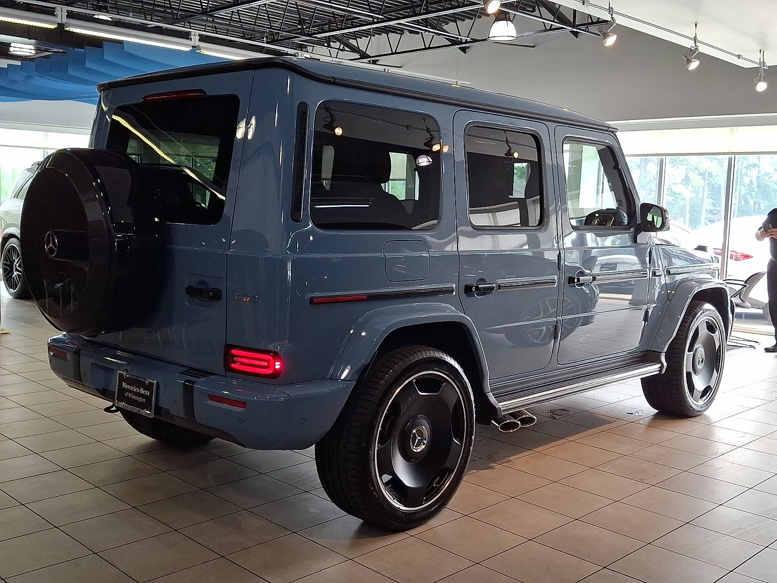 New 2027 MANUFAKTUR Signature China Blue - 934 Mercedes-Benz AMG® G 63 image 6