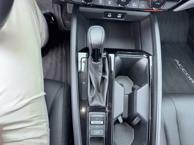 Used 2024  Honda EX-L image 15