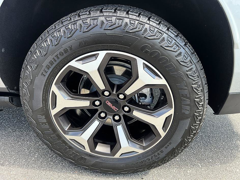 Used 2025 Sterling Metallic GMC AT4 Ultimate image 11