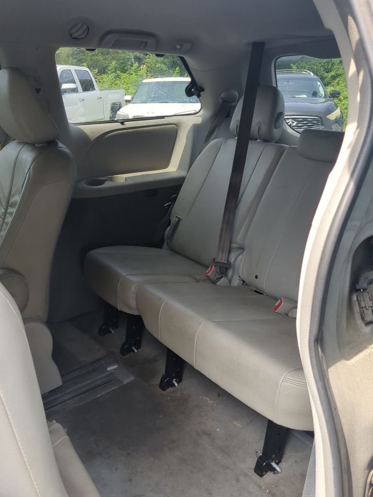 Used 2012 Silver Toyota XLE image 11