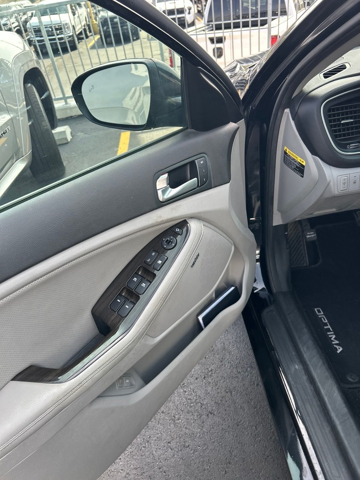 Used 2015 Black Kia EX image 11