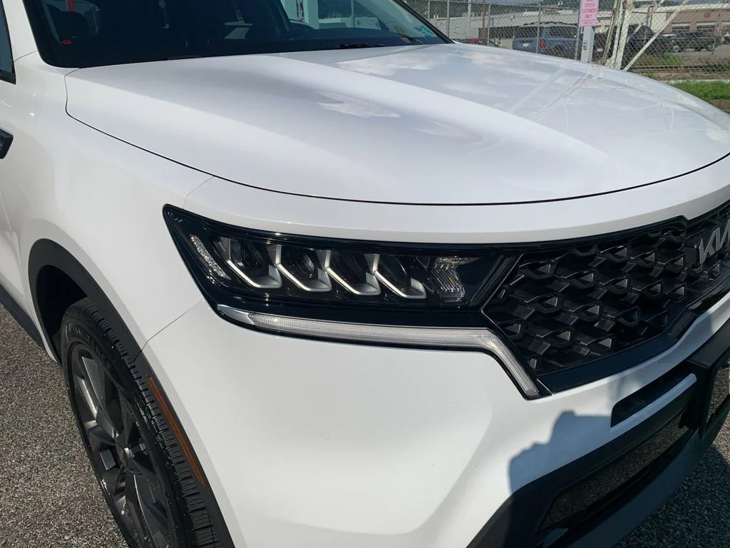Used 2023 White Kia X-Line EX image 36