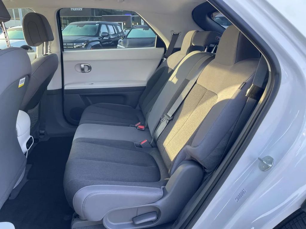 Used 2024 Atlas White Hyundai SE image 3
