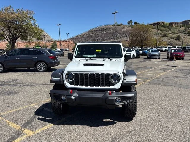 New 2026 Bright White Clear-Coat Exterior Paint Jeep Rubicon image 3
